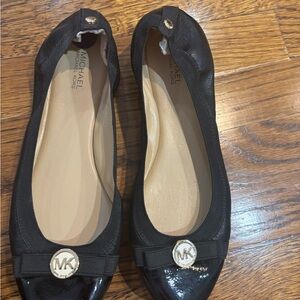 Women’s Michael Kors Black Patent and Genuine leather Toe Flats size 8.5